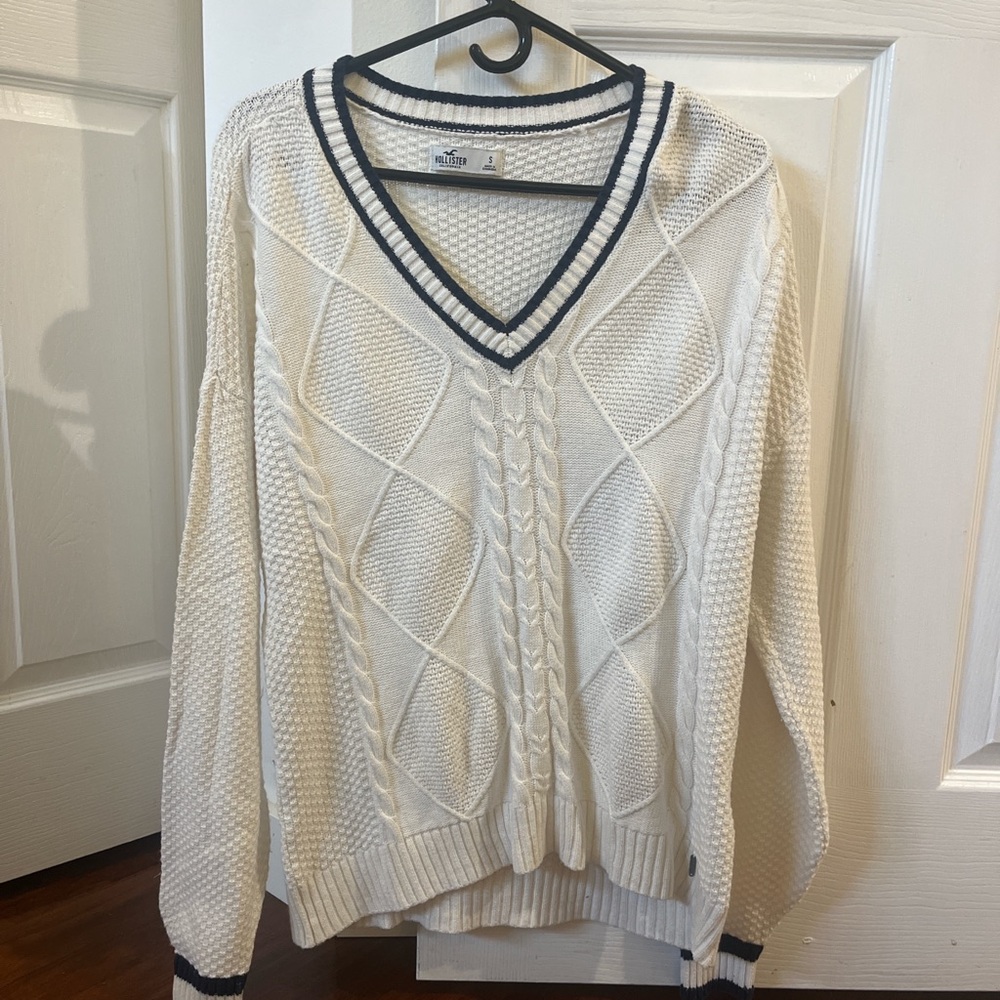white/cream size s hollister v-neck sweater